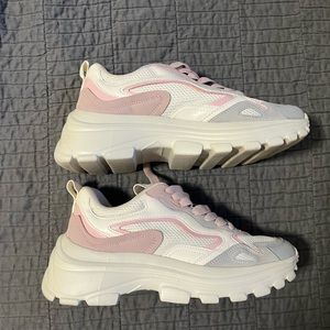 ✨LIKE NEW ZARA SNEAKERS